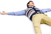 倒れている男性